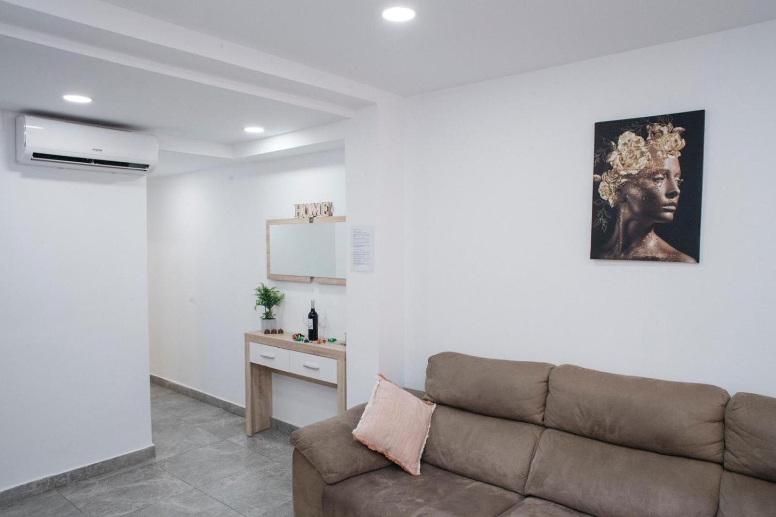 La Plana Ii Apartment *